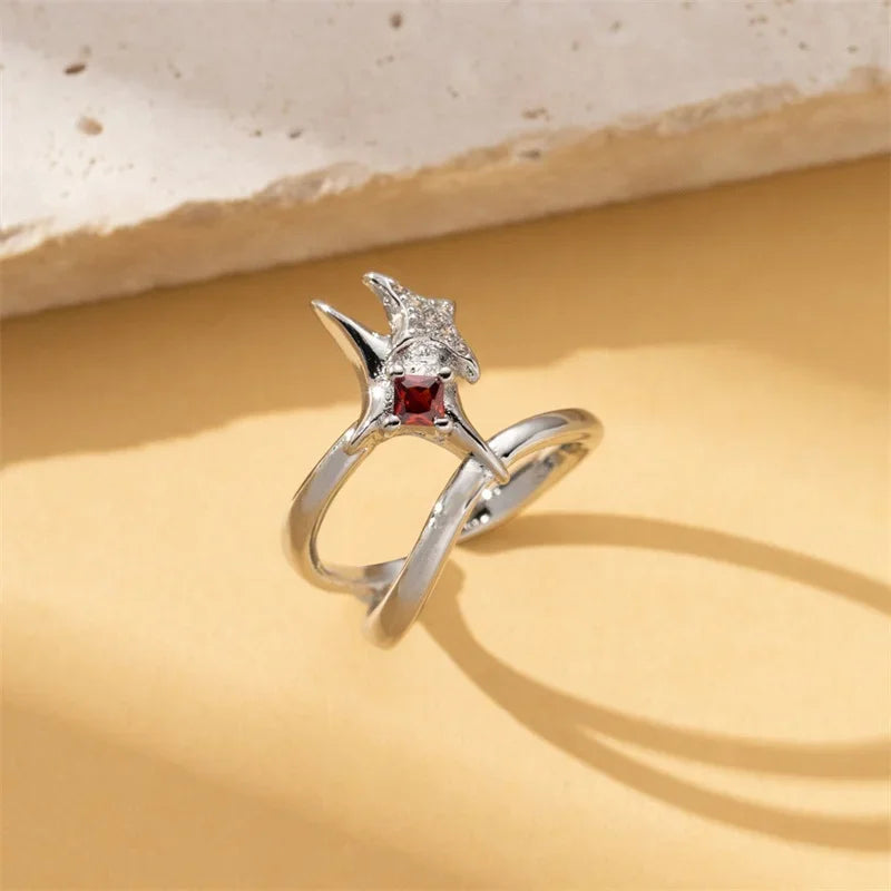 Aerix Vanta Goth Ring mit rotem Kristall