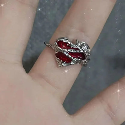 Aerix Vanta Goth Ring mit rotem Kristall