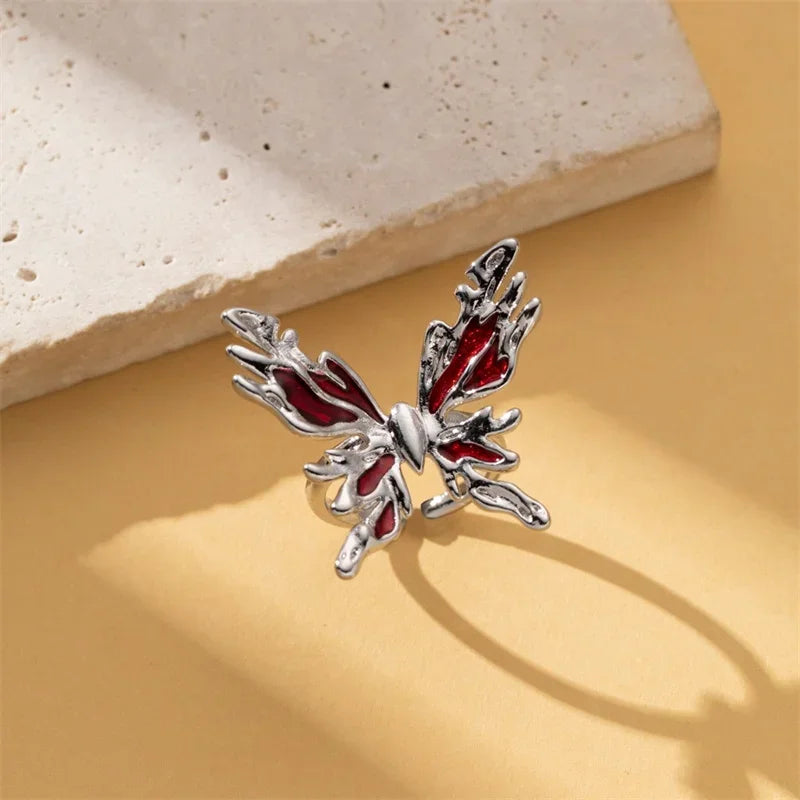 Aerix Vanta Goth Ring mit rotem Kristall