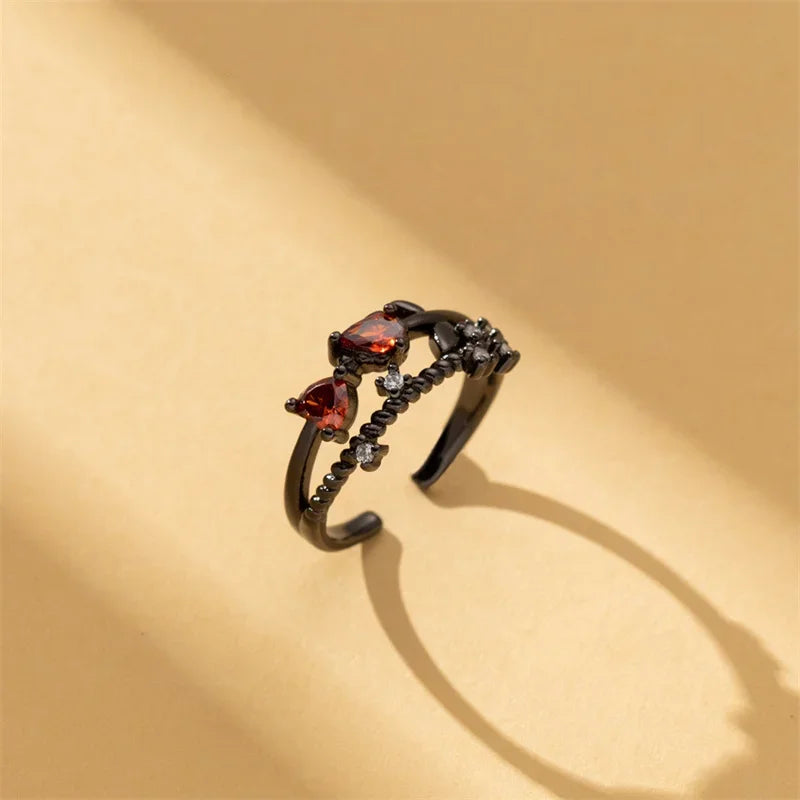 Aerix Vanta Goth Ring mit rotem Kristall